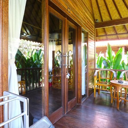 Nyoman Guesthouse And Grill Lembongan Exterior foto