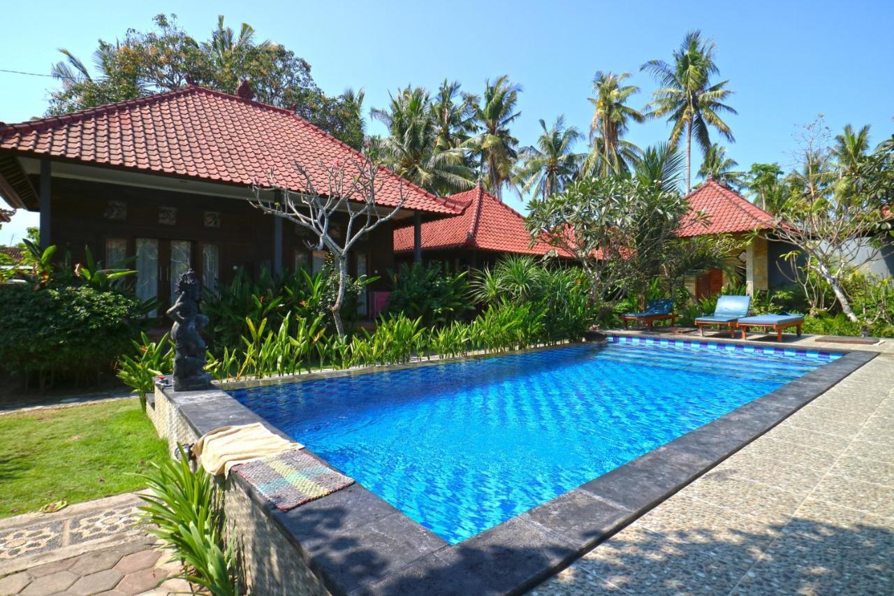 Nyoman Guesthouse And Grill Lembongan Exterior foto