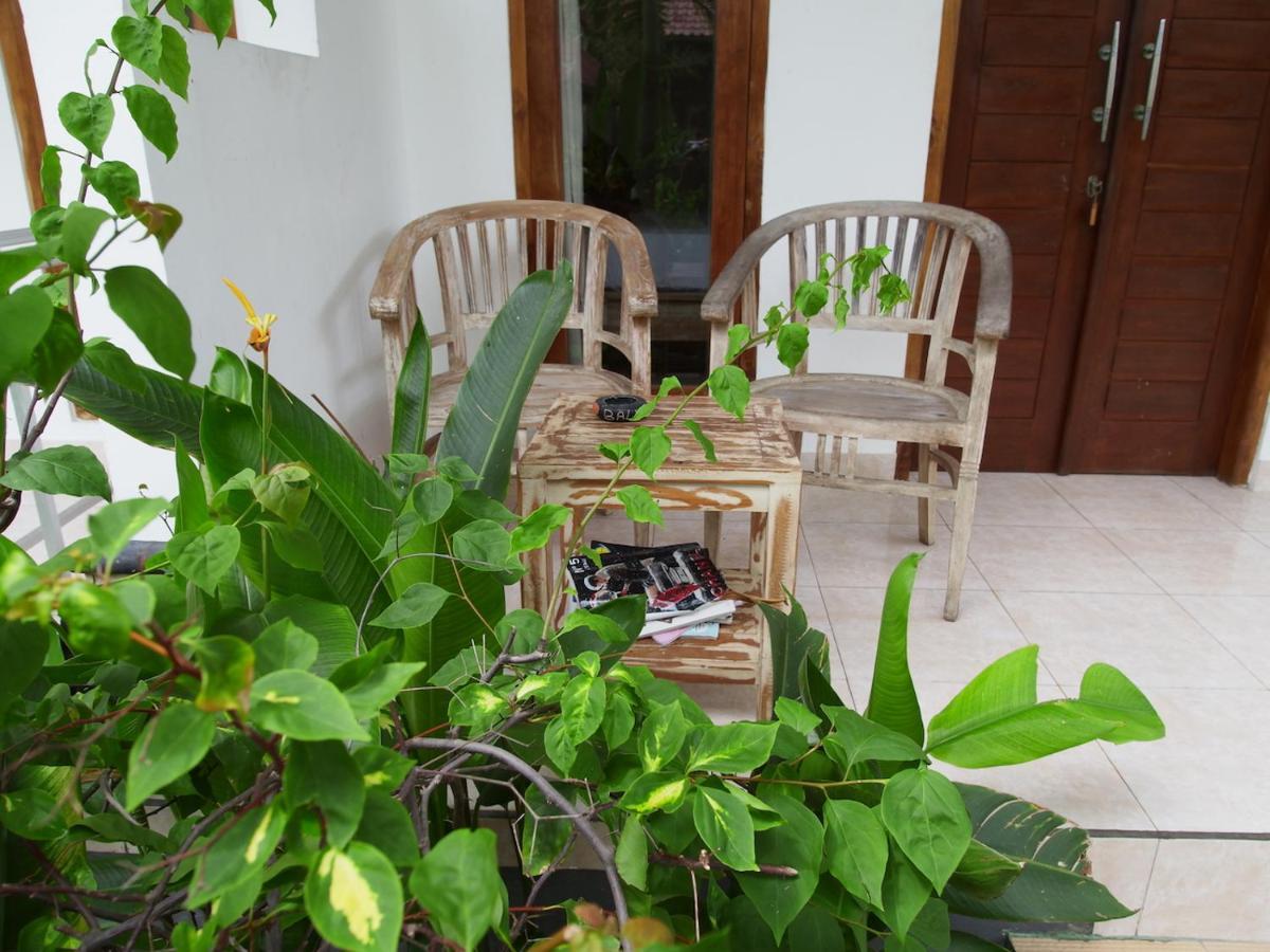Nyoman Guesthouse And Grill Lembongan Exterior foto