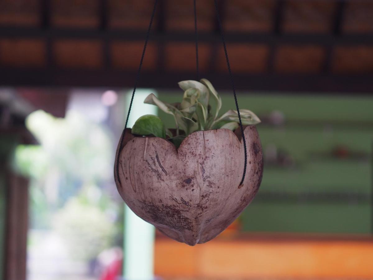 Nyoman Guesthouse And Grill Lembongan Exterior foto