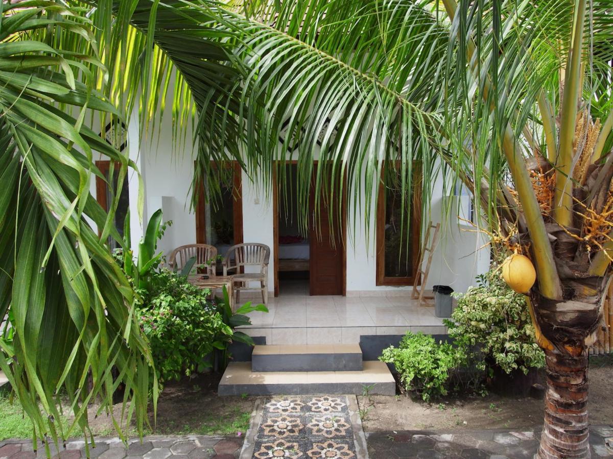 Nyoman Guesthouse And Grill Lembongan Exterior foto