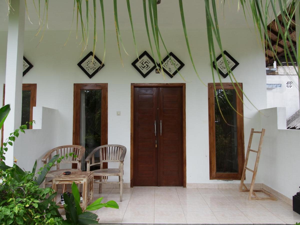 Nyoman Guesthouse And Grill Lembongan Exterior foto