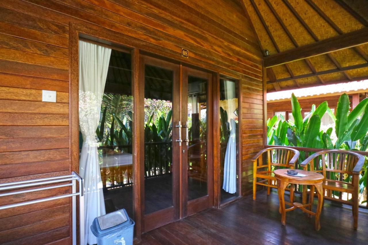 Nyoman Guesthouse And Grill Lembongan Exterior foto