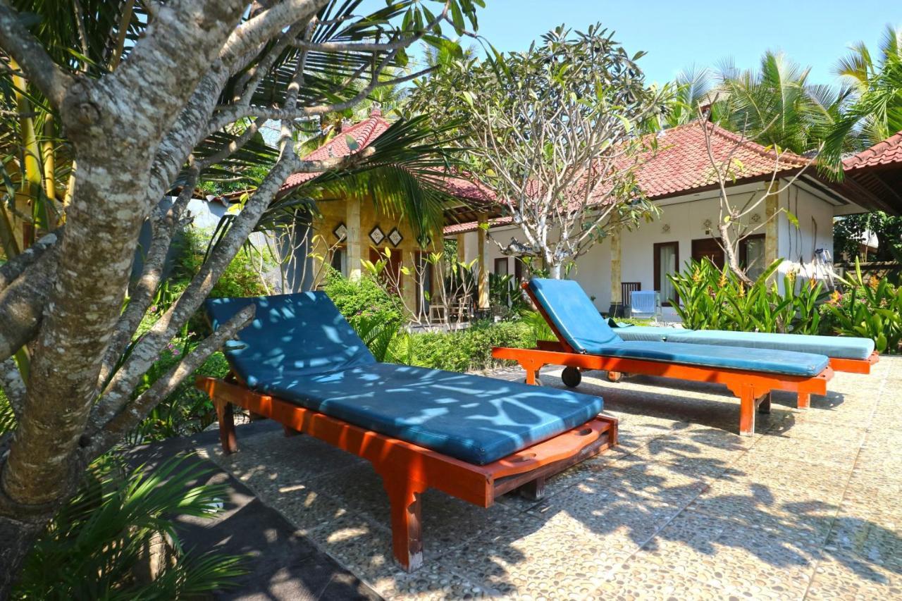 Nyoman Guesthouse And Grill Lembongan Exterior foto