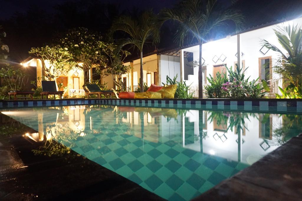 Nyoman Guesthouse And Grill Lembongan Exterior foto
