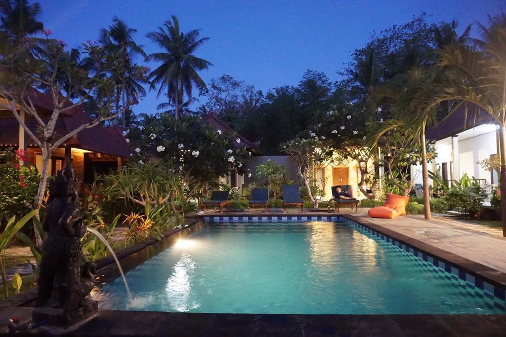 Nyoman Guesthouse And Grill Lembongan Exterior foto