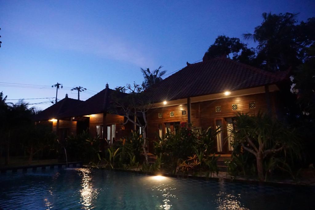 Nyoman Guesthouse And Grill Lembongan Exterior foto