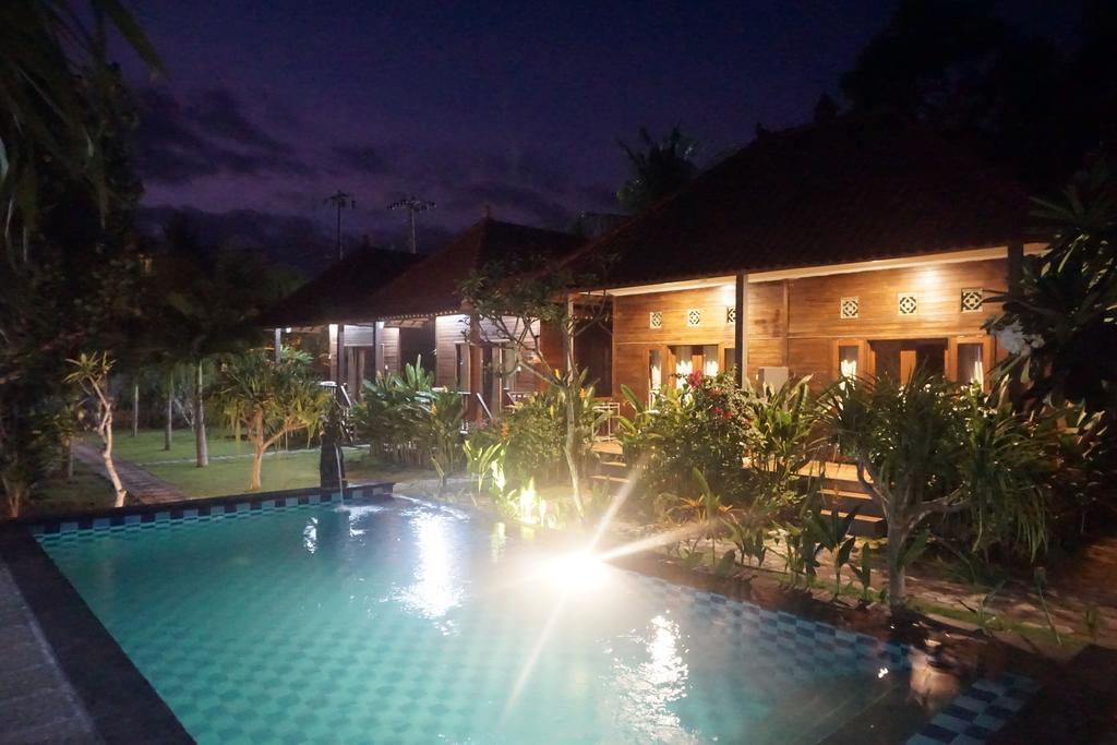 Nyoman Guesthouse And Grill Lembongan Exterior foto