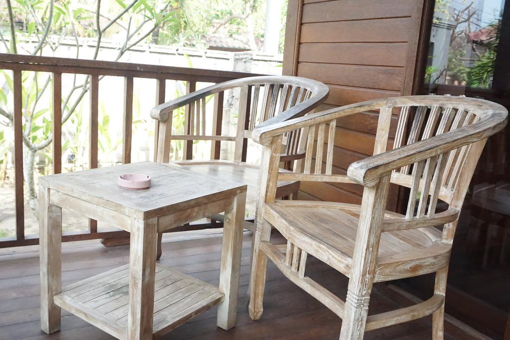 Nyoman Guesthouse And Grill Lembongan Exterior foto