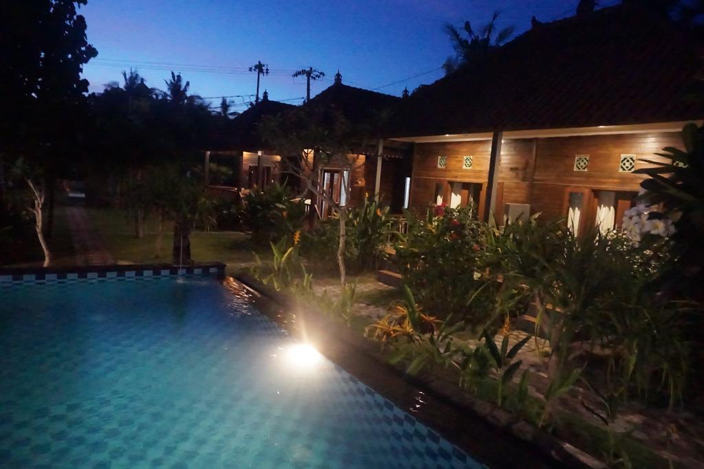 Nyoman Guesthouse And Grill Lembongan Exterior foto
