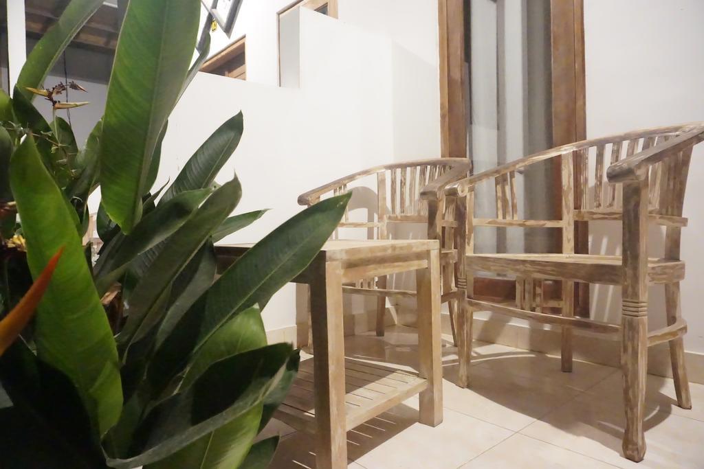 Nyoman Guesthouse And Grill Lembongan Exterior foto